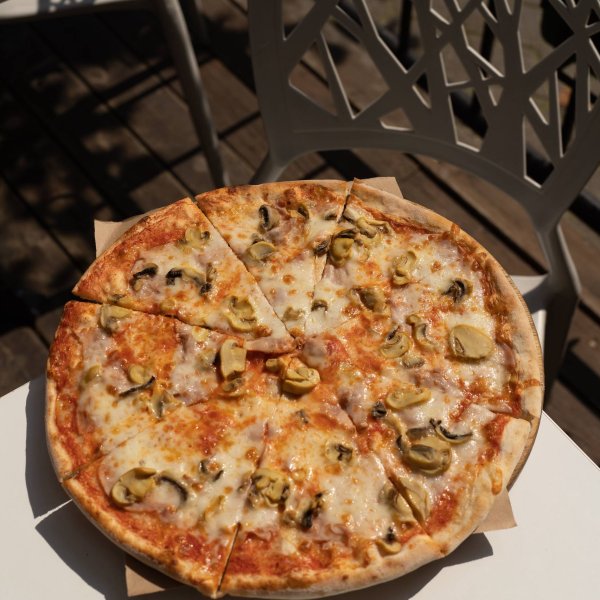 Пицца Прошутто с грибами