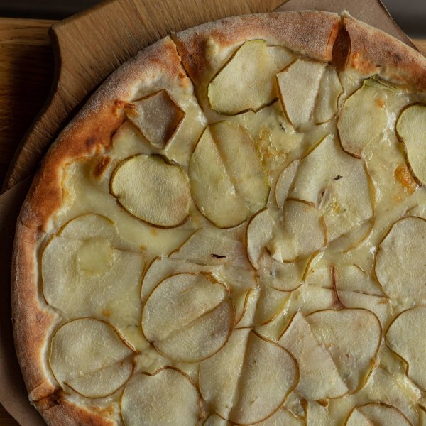 Пицца с грушей и сыром Дюр Блю